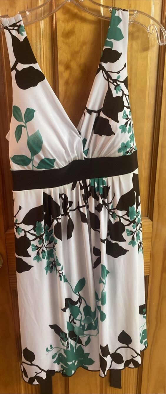 Speechless Dress Size Large White Floral V Neck Dress Lines Vintage